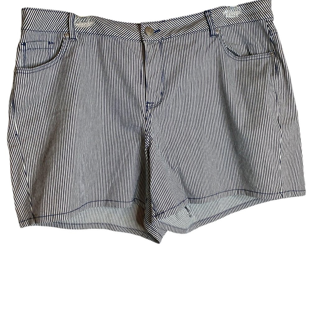 Venezia Women’s Size 20 Blue/White Pinstripe Cotton Shorts Beach Vacation Y2K